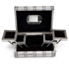 Eski Dönem İşlemeli Takı Sandığı